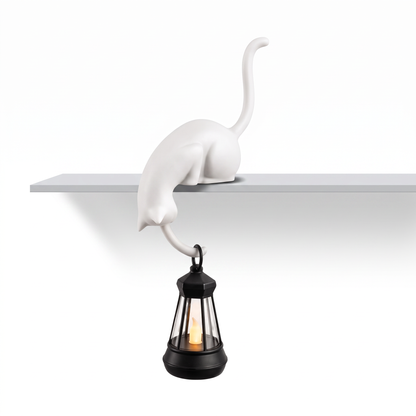 Gato con farol: luz cálida para tu repisa