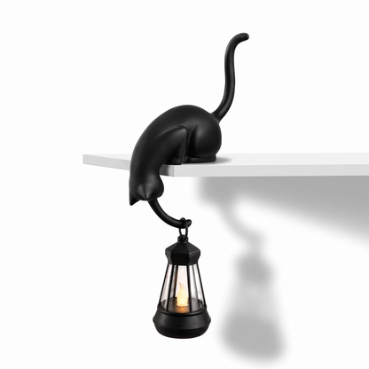 Gato con farol: luz cálida para tu repisa